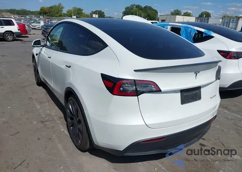 2025 Tesla Model Y Performance Dual Motor All-Wheel Drive z USA, uszkodzony, nr VIN 7SAYGDEF2SF298271